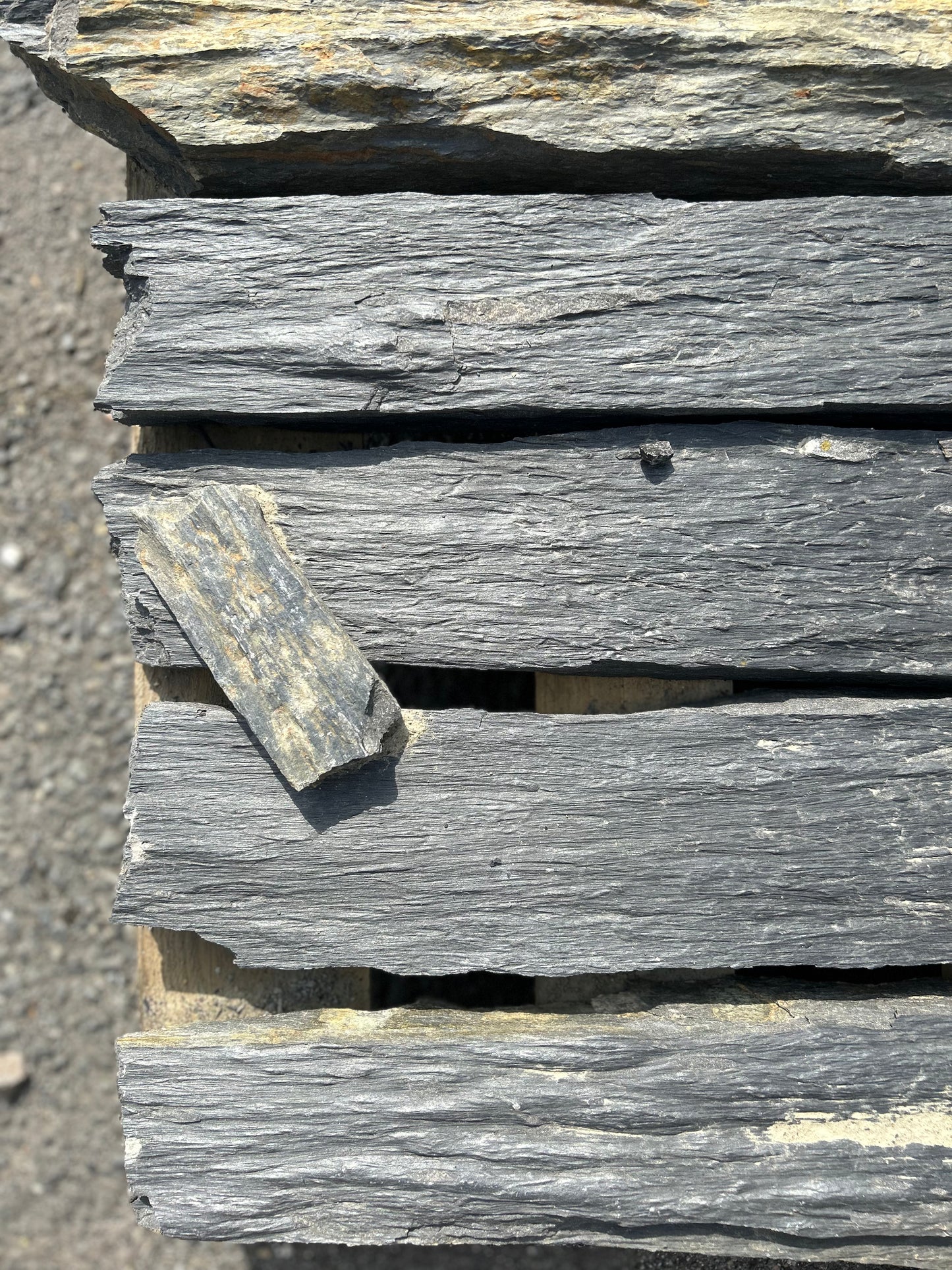 Piquet de schiste 100cm 2 bords sciés